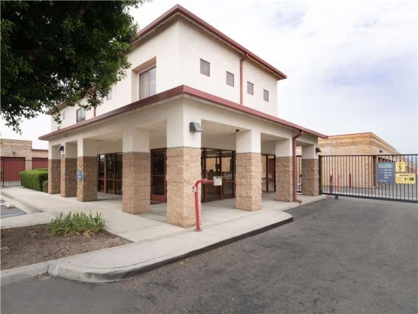 Facility photo: //images.sparefoot.com/medium/203708699433e808f15.jpg