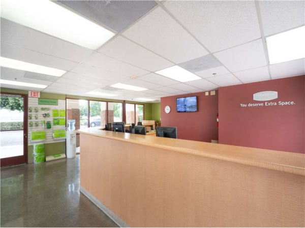 Facility photo: //images.sparefoot.com/medium/203708699433ea06a30.jpg