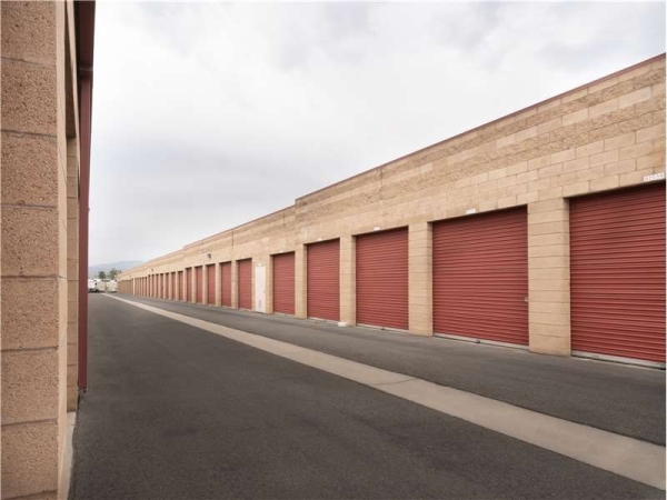 Facility photo: //images.sparefoot.com/medium/203708699433ead9111.jpg