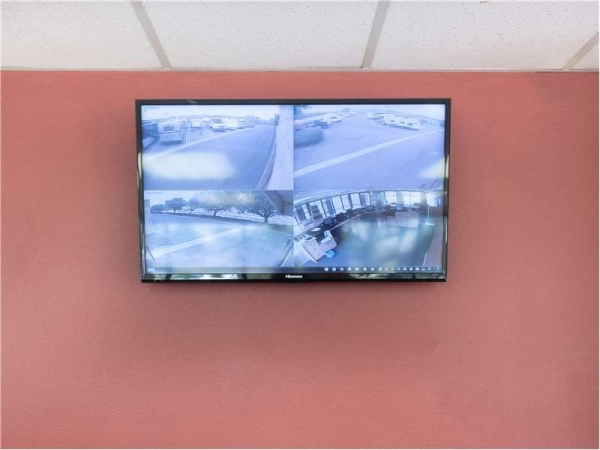 Facility photo: //images.sparefoot.com/medium/203708699433ed3d686.jpg