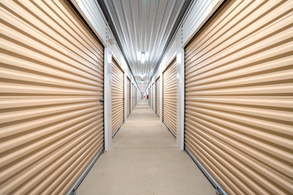 Facility photo: //images.sparefoot.com/medium/20373166a2617863f6d.jpg