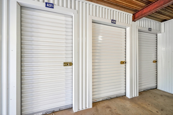 Facility photo: //images.sparefoot.com/medium/20373268f785131cab2.jpg
