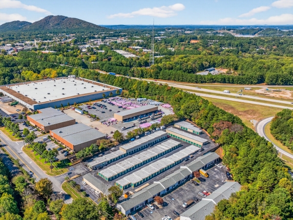 Facility photo: //images.sparefoot.com/medium/20373268f787455e2b4.jpg