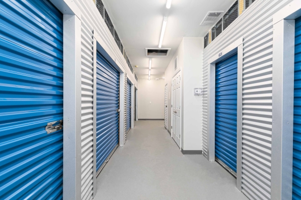 Facility photo: //images.sparefoot.com/medium/2037476705926837829.jpg