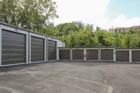 Facility photo: //images.sparefoot.com/medium/2037895d6ed9f84e015.jpg