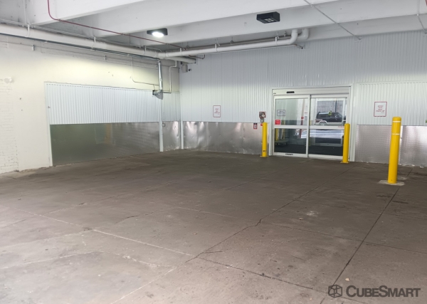 Facility photo: //images.sparefoot.com/medium/203857686f65283c38c.jpg