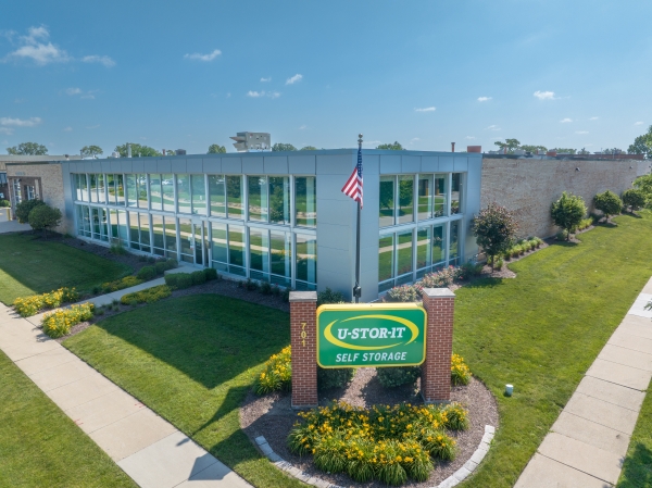 Facility photo: //images.sparefoot.com/medium/2039406865ad15cd68e.jpg