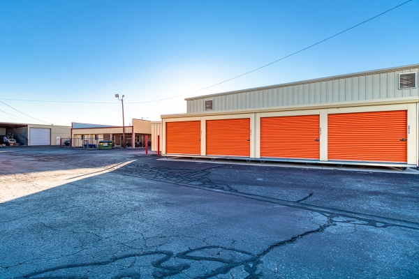 Facility photo: //images.sparefoot.com/medium/2039915e4ab5a4e7212.jpg