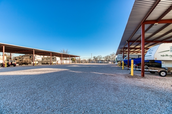 Facility photo: //images.sparefoot.com/medium/2039915e4ab647270b8.jpg