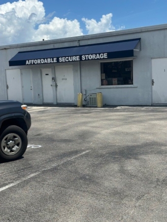Facility photo: //images.sparefoot.com/medium/20401068b5dc361e767.jpg