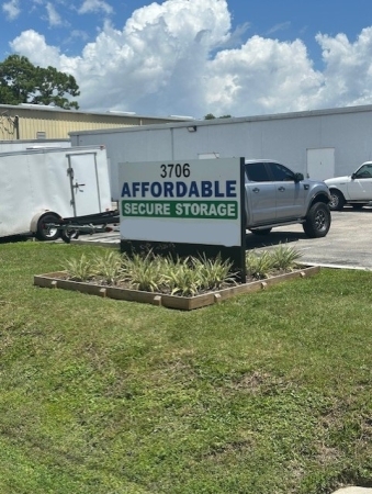 Facility photo: //images.sparefoot.com/medium/20401068b7251aac5fd.jpg