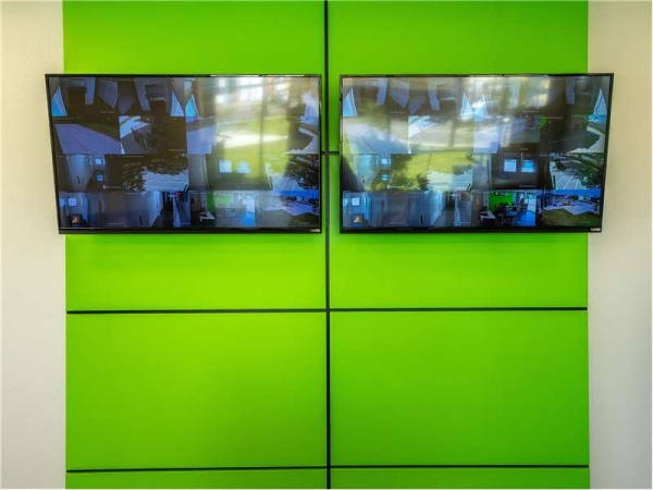 Storage Units at Extra Space Storage - 8695 - Dallas - 5353 Maple Ave - 5353 Maple Avenue