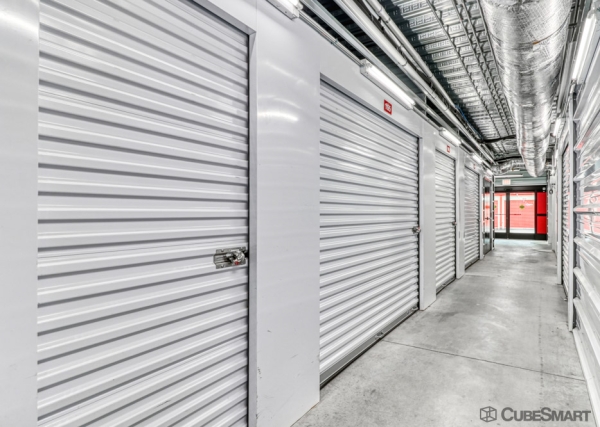 Facility photo: //images.sparefoot.com/medium/204099688b2826a97ab.jpg