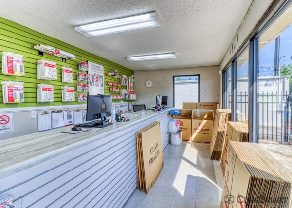 Facility photo: //images.sparefoot.com/medium/2041386989b772c191e.jpg