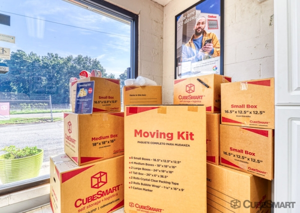 Facility photo: //images.sparefoot.com/medium/20413869e0a591aad36.jpg
