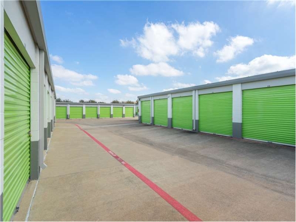 Storage Units at Extra Space Storage - 1364 - Plano - Plano Parkway - 6501 West Plano Parkway