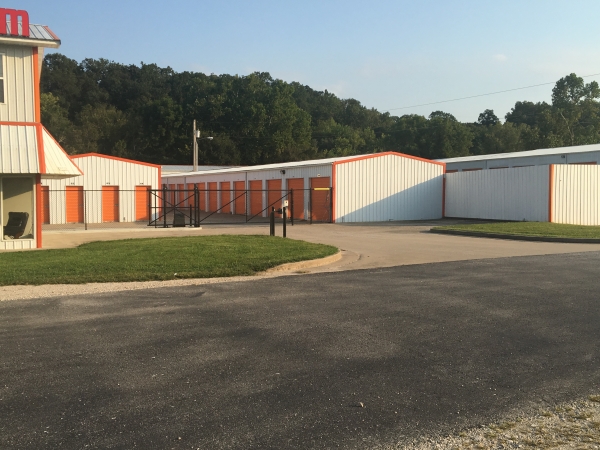 Facility photo: //images.sparefoot.com/medium/2042825da667d63da2b.jpg