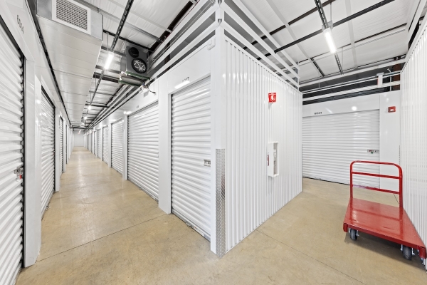 Facility photo: //images.sparefoot.com/medium/20437168afa06f7666e.jpeg