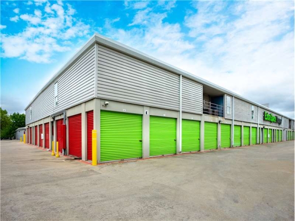 Storage Units at Extra Space Storage - 8701 - Dallas - Forest Central Drive - 11550 Forest Central Drive