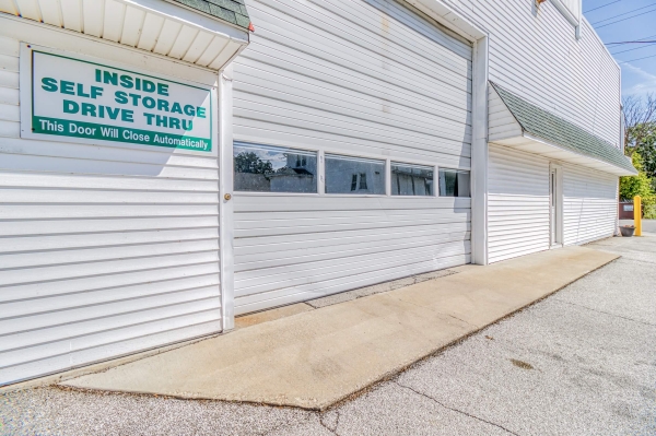 Facility photo: //images.sparefoot.com/medium/205587695e8747f3c04.jpg