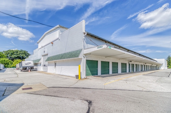 Facility photo: //images.sparefoot.com/medium/205587695e874fb2b16.jpg