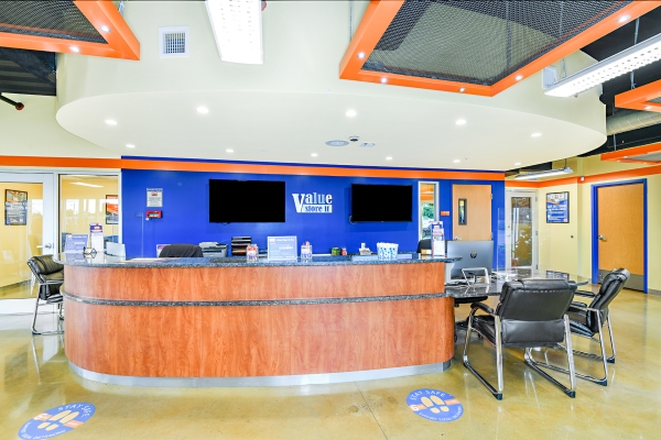 Facility photo: //images.sparefoot.com/medium/205769628e93dbd157f.jpg