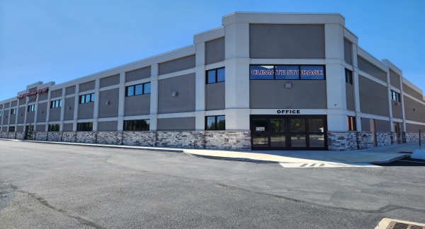 Facility photo: //images.sparefoot.com/medium/205833693af7c9c11c7.jpg