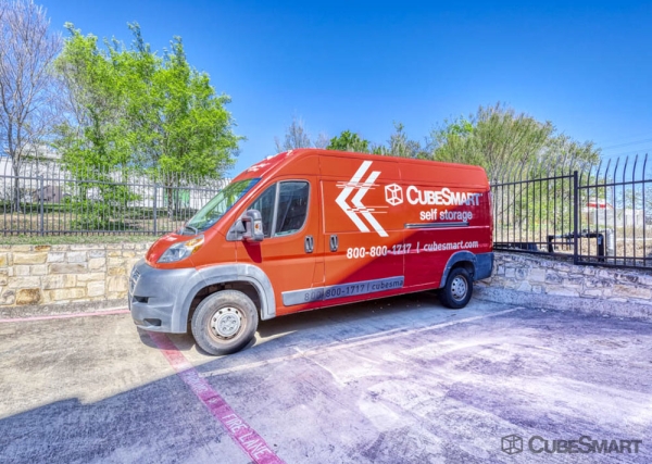 Facility photo: //images.sparefoot.com/medium/20588669e0a8aea193b.jpg