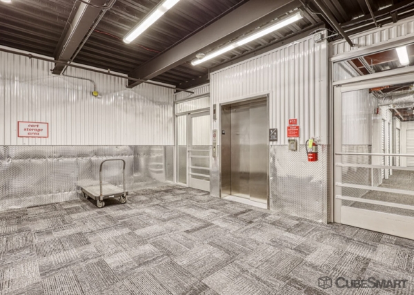 Facility photo: //images.sparefoot.com/medium/20588669e0a8afdf0a0.jpg