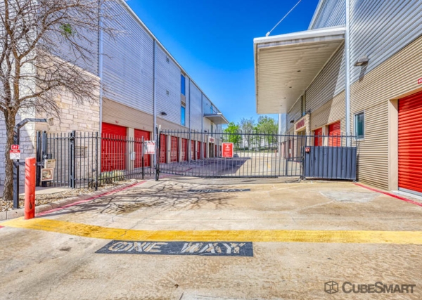 Facility photo: //images.sparefoot.com/medium/20588669e0a8b1319f3.jpg
