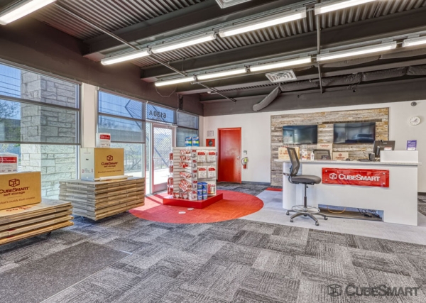 Facility photo: //images.sparefoot.com/medium/20588669f5bea7ea548.jpg