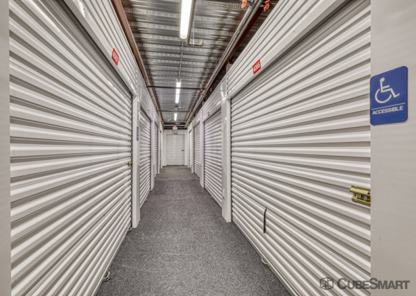 Facility photo: //images.sparefoot.com/medium/20588669f70bb8de977.jpg
