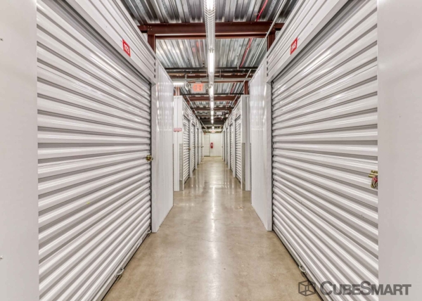 Storage Units at CubeSmart Self Storage - Tampa - 4310 W Gandy Blvd - 4310 W Gandy Blvd