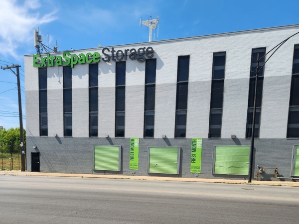 Storage Units at Extra Space Storage - 0685 - Chicago - W Fullerton Ave - 2100 West Fullerton Avenue