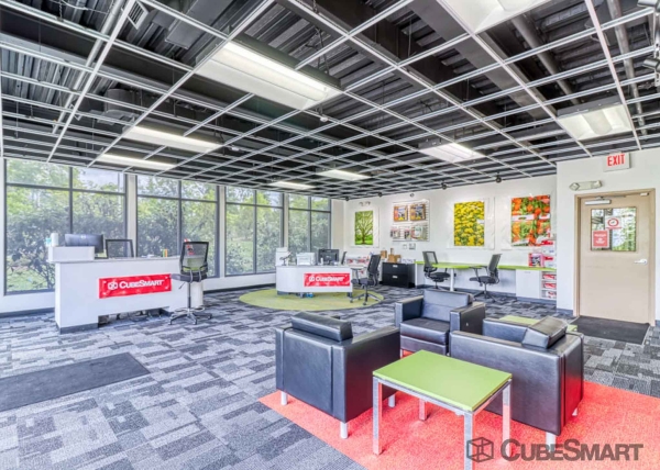 Facility photo: //images.sparefoot.com/medium/206227686f9819cbbf0.jpg