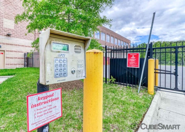 Facility photo: //images.sparefoot.com/medium/206227691f046a77b44.jpg