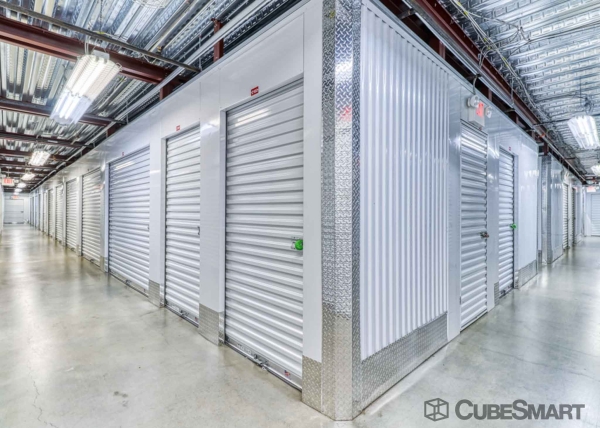 Facility photo: //images.sparefoot.com/medium/206227693d4bf41f6a3.jpg