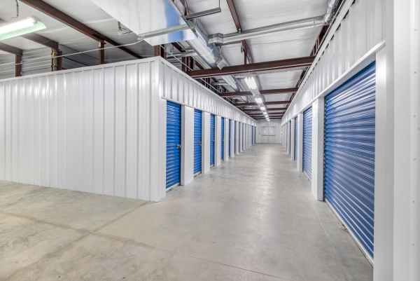 Facility photo: //images.sparefoot.com/medium/20623868f26aefd1974.jpg