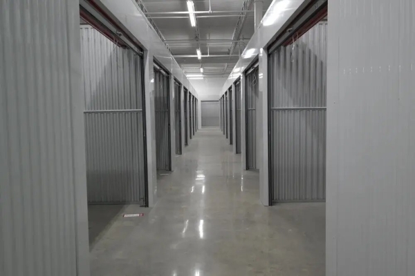 Facility photo: //images.sparefoot.com/medium/2062996a0cba0b91ddf.jpg