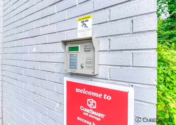 Facility photo: //images.sparefoot.com/medium/20642868809cad0f915.jpg