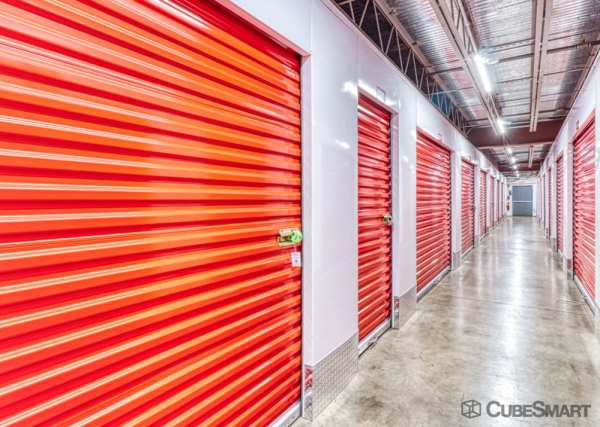 Facility photo: //images.sparefoot.com/medium/20642869fc557070d7d.jpg