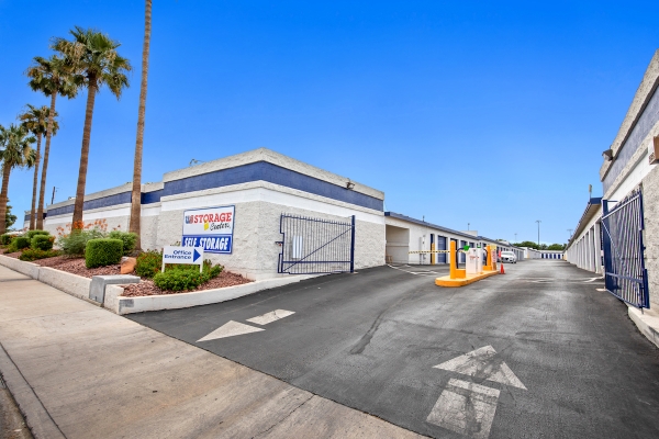 Facility photo: //images.sparefoot.com/medium/20645368a8f3a028e11.jpg