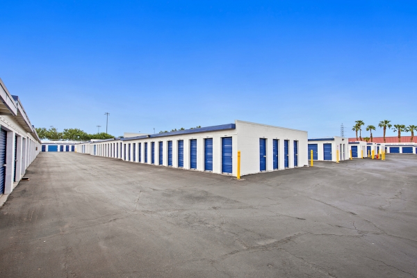 Facility photo: //images.sparefoot.com/medium/20645368a8f3a149851.jpg