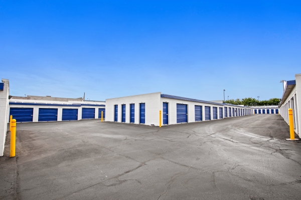 Facility photo: //images.sparefoot.com/medium/20645368a8f3a43ac79.jpg