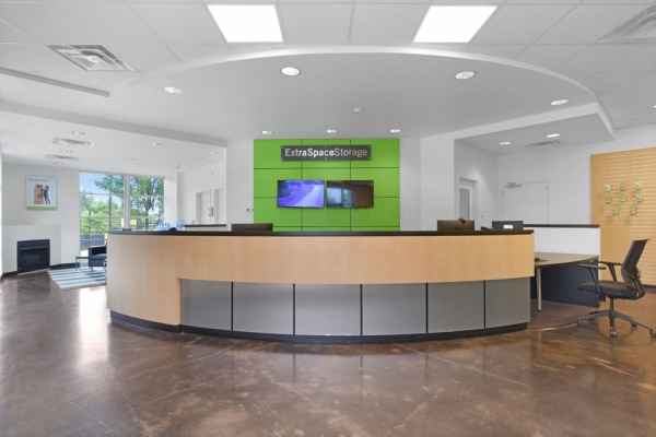 Facility photo: //images.sparefoot.com/medium/20801169e375b27f923.jpg