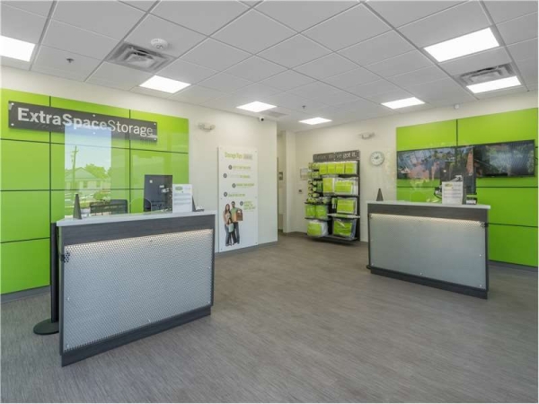 Facility photo: //images.sparefoot.com/medium/2080156994348191330.jpg