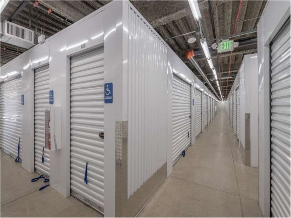 Facility photo: //images.sparefoot.com/medium/208015699434832565d.jpg