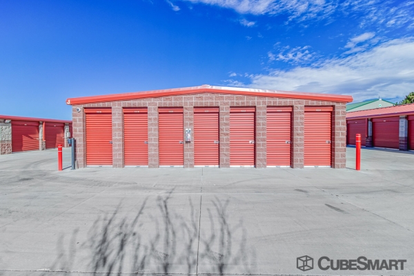 Facility photo: //images.sparefoot.com/medium/208053689451174e95d.jpg