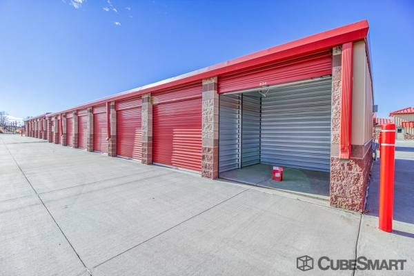 Facility photo: //images.sparefoot.com/medium/2080536971d6f63582a.jpg