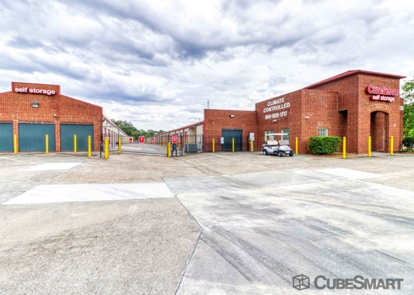 Facility photo: //images.sparefoot.com/medium/208284688b2059c92b6.jpg